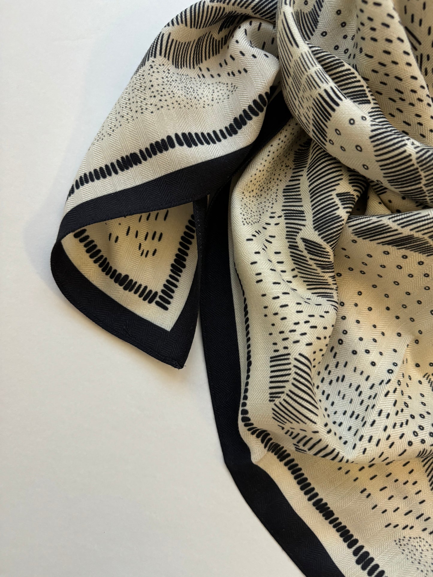 Snow fields silk wool shawl 135 cm