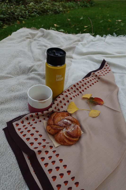 Minimalist love, 65 cm Square Silk-Wool Scarf