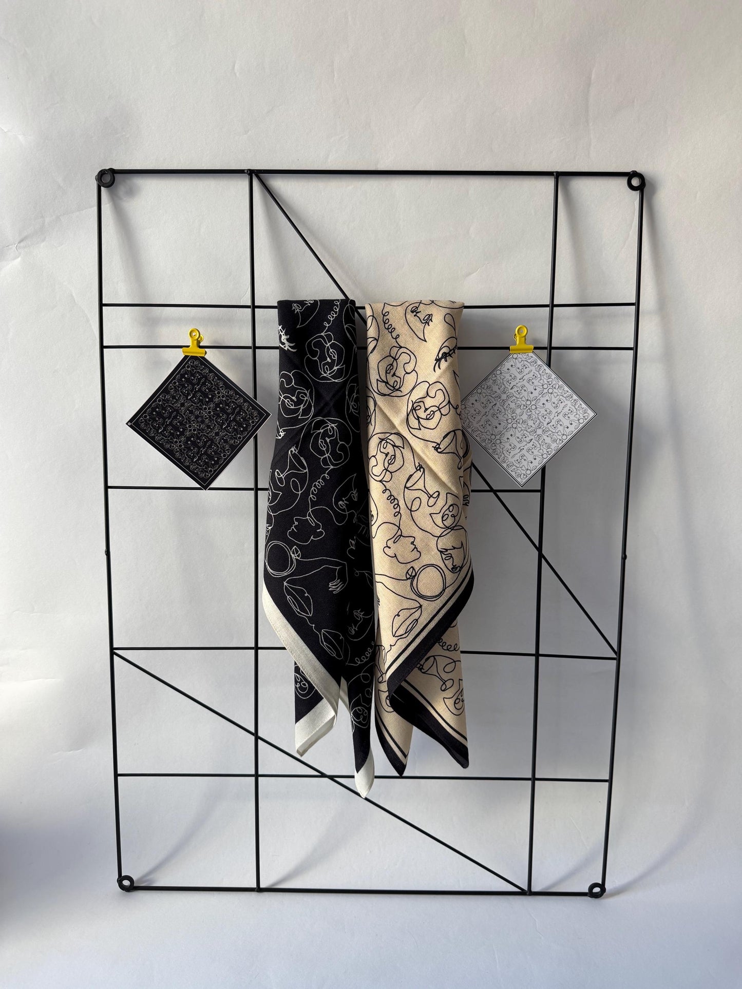 Black Gossip, 65 cm Silk-Wool Square Scarf