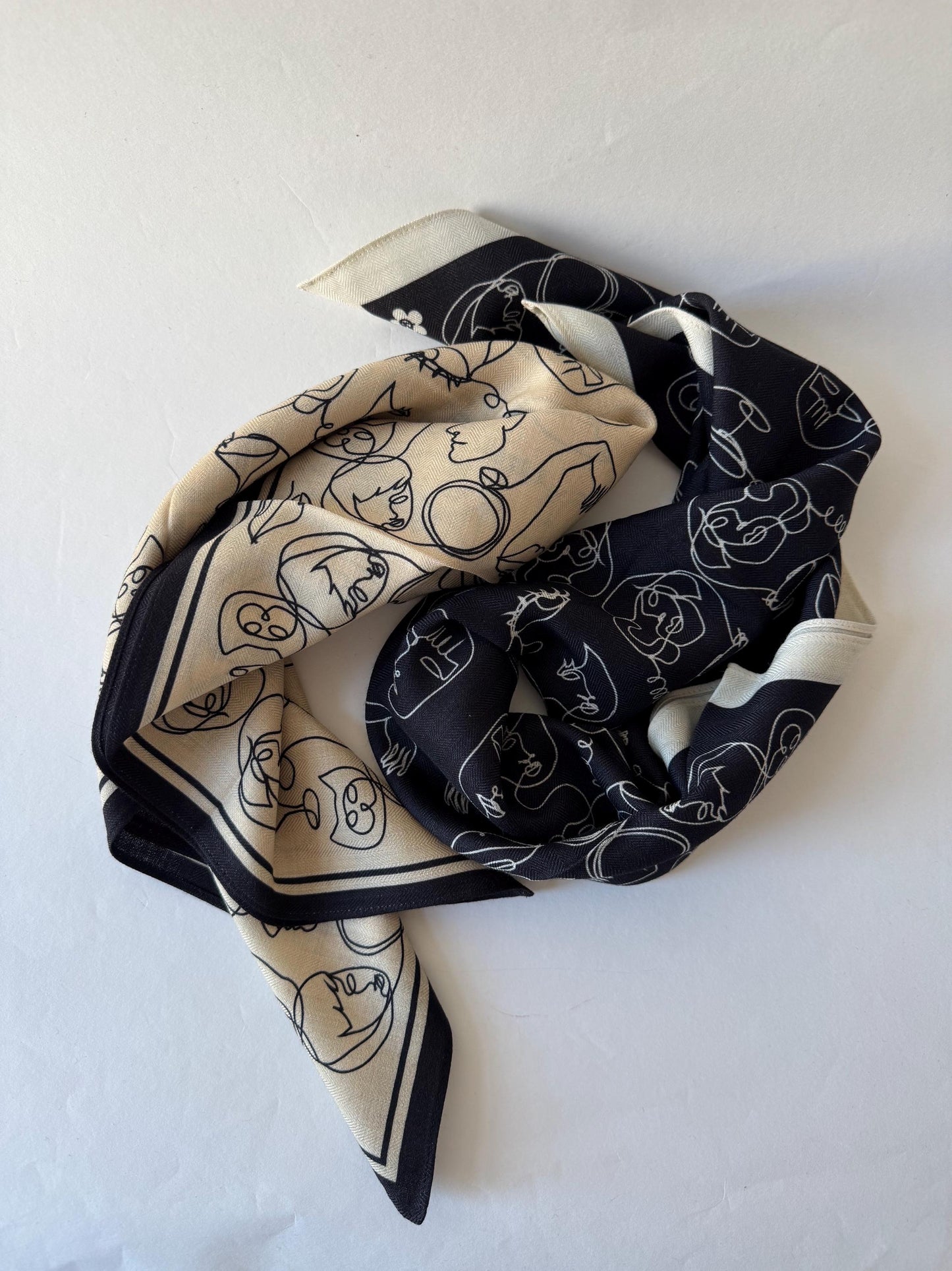 Black Gossip, 65 cm Silk-Wool Square Scarf